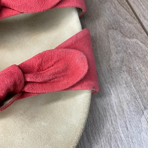 Jack Rogers Rose double knot suede
Sandals. In cayenne. Size 8. - Picture 4 of 7